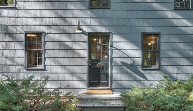 Gorgeous Modern Farmhouse steps from Private Beach