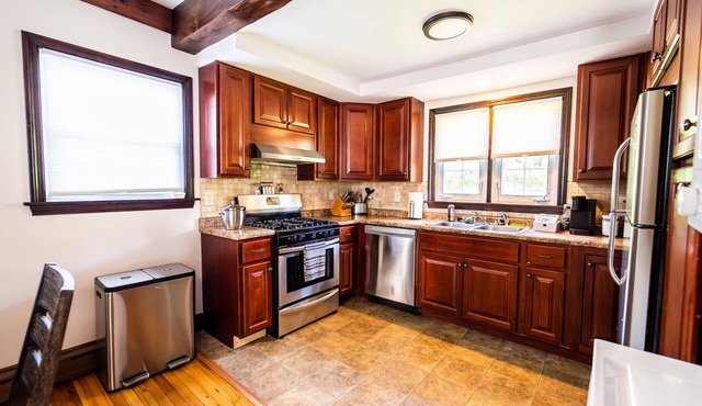 Gorgeous Ocean View Condo: 2 Bedroom Condo with 3 Queen Beds and Sleeps 6 Comfy!