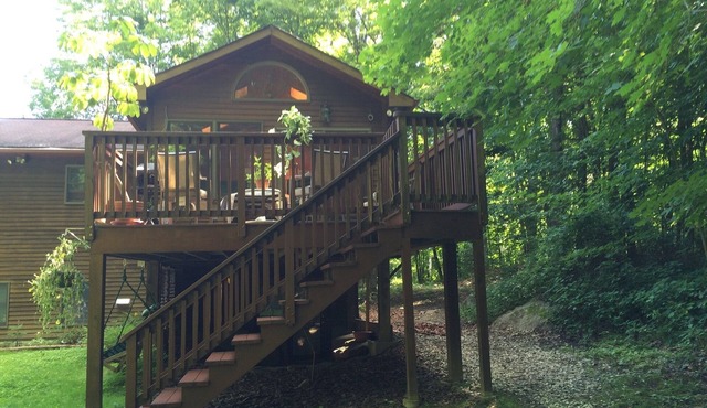 Gorgeous, Private, Family-Friendly, Organic Home with a Great Location in Lee