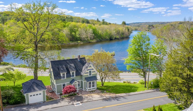 Gorgeous River Views! On Rails to Trails and just steps to quaint Collinsville