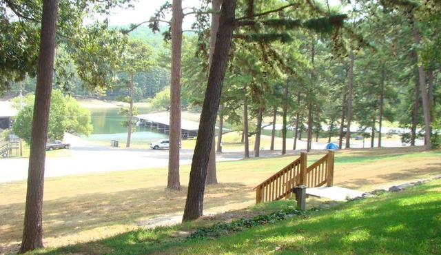 GR11 - Mountain Harbor King Guest Room on Lake Ouachita