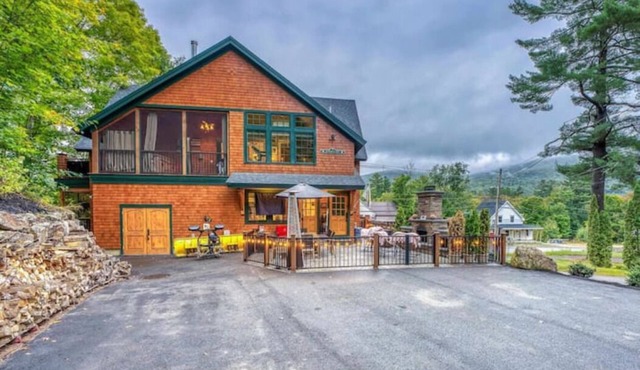 “Gracie Mansion” 4 Bed 3.5 Bath near New Loon Mtn