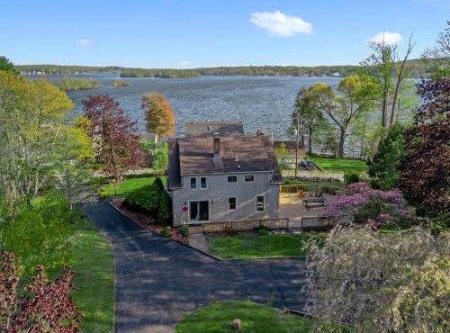 Grammy's Famous Lake House Retreat