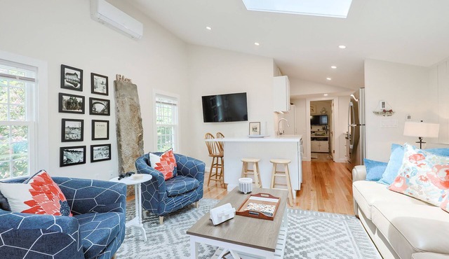 Granite Cottage: Pigeon Cove Delight