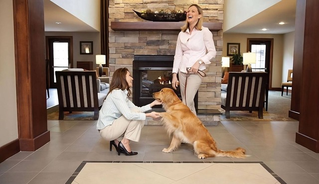 Great for Groups! Full Kitchen, FREE Breakfast, Parking, Pets Allowed!