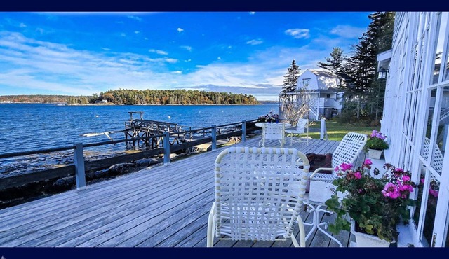 Griffin Cottage: A charming 3-bedroom retreat in scenic Southport, ME.