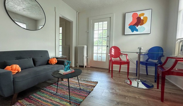 Groovy 1 Bedroom Apartment in Woodstock - AC & WiFi!
