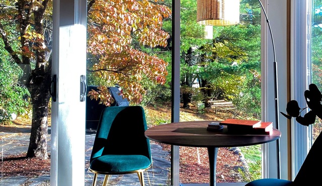 Groovy 1970's home in the country Totally Amazing!