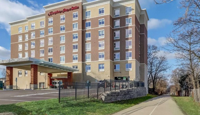 Hampton Inn & Suites Cincinnati Midtown Rookwood