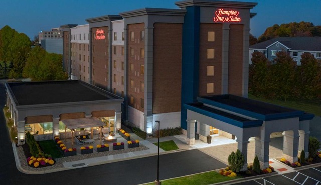 Hampton Inn & Suites Cleveland-Beachwood