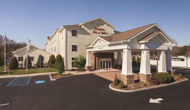 Hampton Inn & Suites Mystic