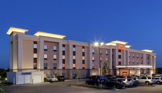 Hampton Inn & Suites Overland Park South