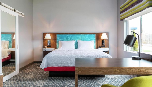 Hampton Inn & Suites Pittsburgh New Stanton PA