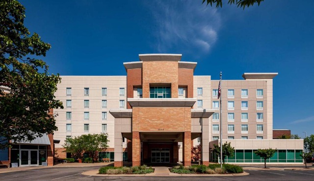 Hampton Inn & Suites St. Louis at Forest Park