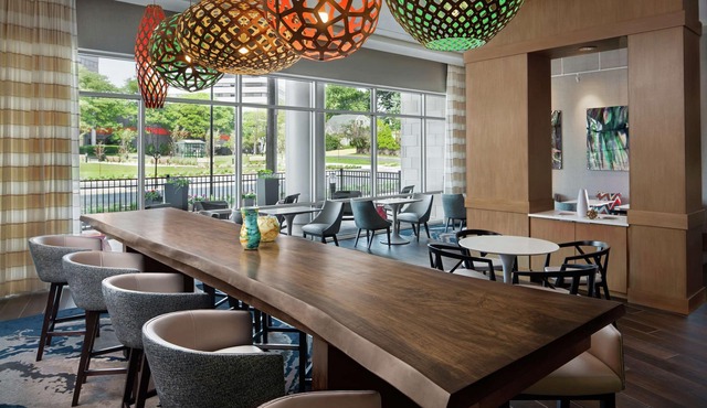 Hampton Inn & Suites Teaneck Glenpointe
