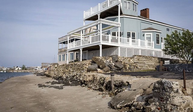 Harbor House in Seabrook, NH featured on HGTV's Beach Hunters!