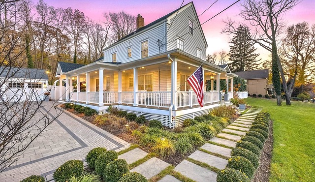 Harbor House Stony Brook Village