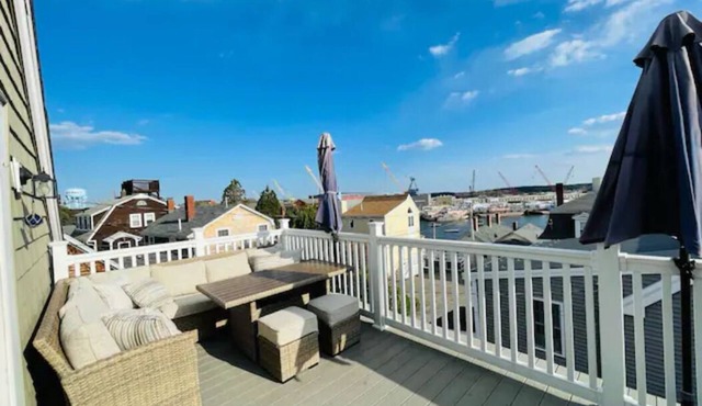 Harbor Vista House⚓️ 3rd FLR deck,Walk to Portsmouth