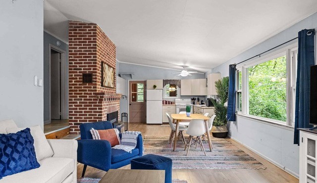 Harpers Ferry Cottage: Hot Tub, WiFi, Dog-Friendly