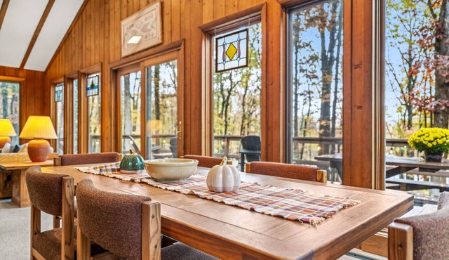 Haven Home - deck, grill, wifi, pool access, hiking, wood stove, games