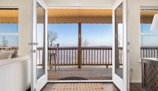 Hawk's View- Mountain Cottage!