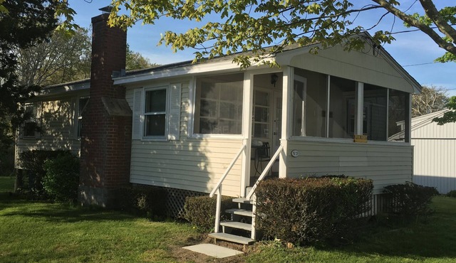 Hawks Nest Beach Cottage-Views of Long Island Sound-Tranquil+Relaxing-3br