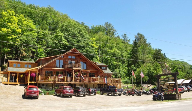 Hawks Nest Lodge And Restaurant