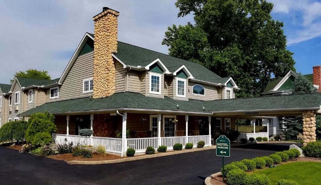 Hearthstone Inn & Suites