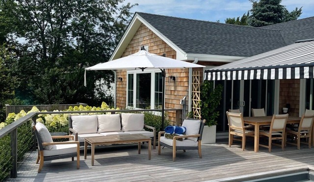 Heated pool on Goose Creek, private dock, massive yard walk to beach, wineries