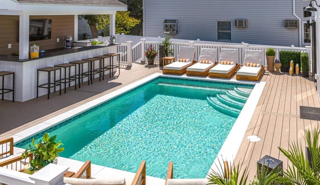 Heated Pool ~ Tiki Bar ~ Sleeps 20 ~ Steps 2 Beach