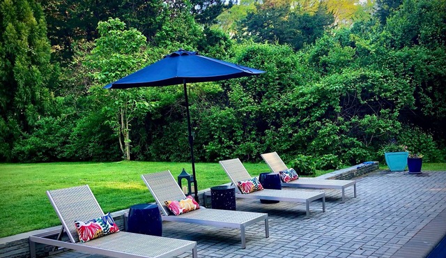 Heated SaltWater Pool, Walk to Beach, Private Yard for Pup, Spotless easy home.