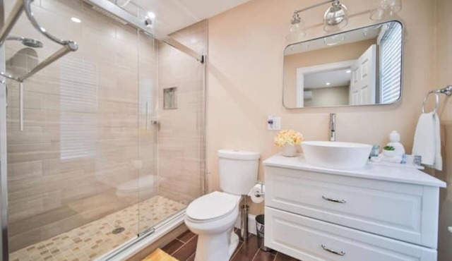 Hidden Gem 2 BR/1BA near Zoo 3 mil downtown Fenway