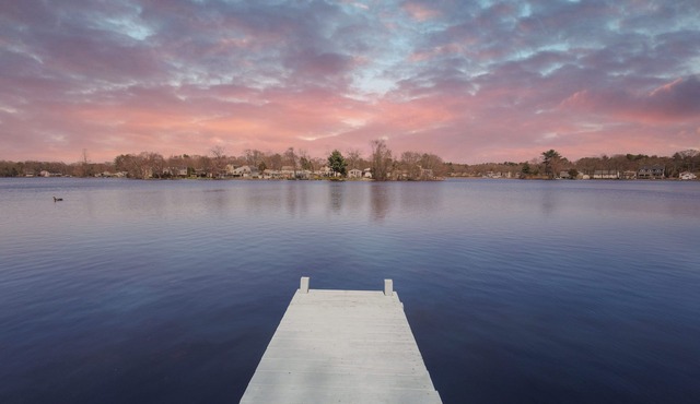 Hidden Gem Lake House 3 BR, 2.5 BA