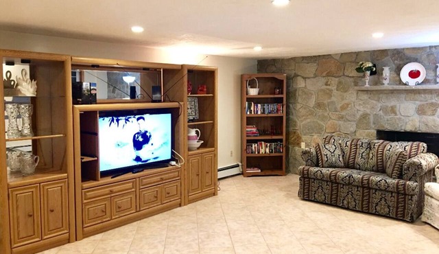 Hidden Gem Near Boston w/2 bedrooms and huge family and activity room space