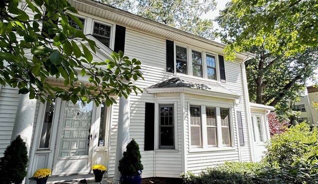 Hidden Gem: Newly Remodeled 5-Bedroom Haven with Central AC in New Haven