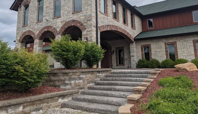 Hidden Gem, scenic views off private balconies, incredible food and wine