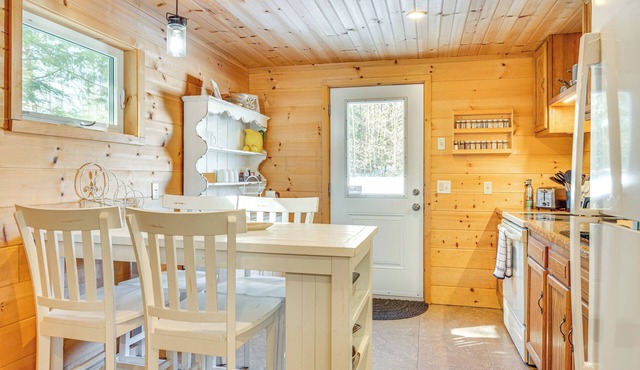 Hiking & Snowmobile Trails On-site: Alton Retreat!