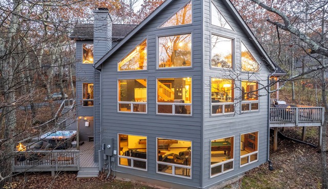 Hilltop Hideaway - Wintergreen 5BR with Hot Tub
