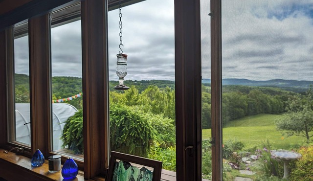 Hilltop Home in the Green Mountains w/Nordic skiing & a microbrewery paradise.