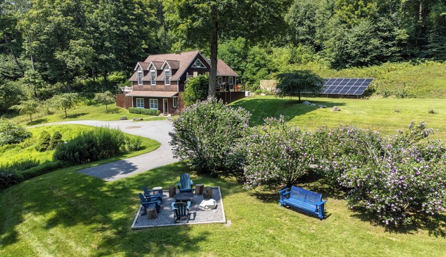 Hilltop Home on 10 acres w/hot tub, fire-pit + solar