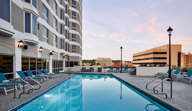 Hilton Kansas City Country Club Plaza