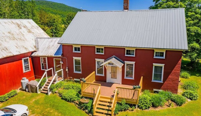 Historic 5-bedroom farmhouse with near Smuggler's Notch