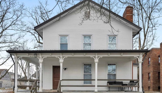 Historic 5BR Home with Fire Pit & Outdoor Space