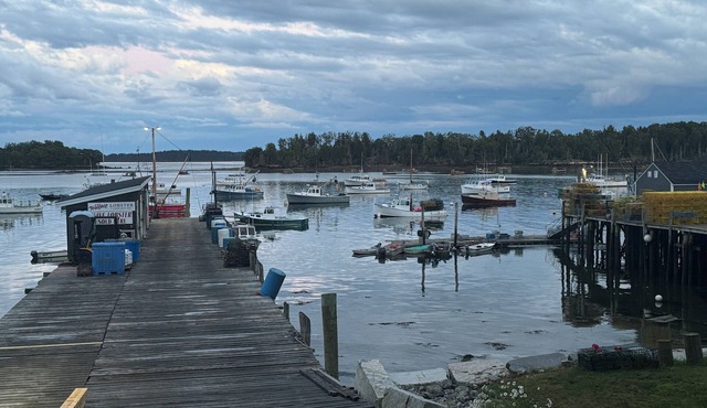 Historic Classic Maine House in quaint Friendship with WiFi