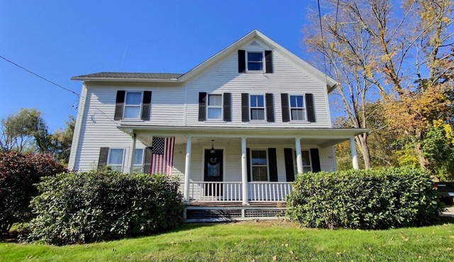 Historic Colonial.Close to Village Green