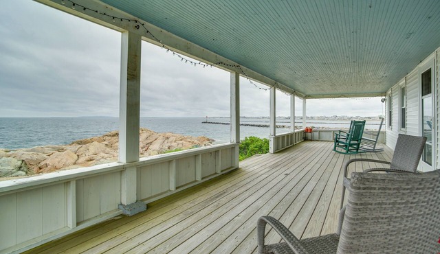Historic Cottage w/Beautiful Oceanfront View