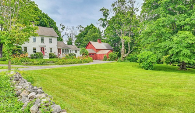 Historic Farmhouse Near Mountains & Colleges!