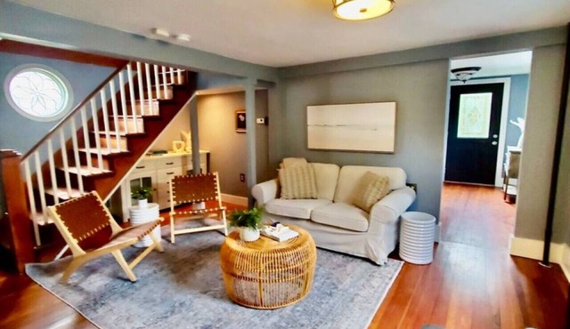 Historic home, 10 Min to Beaches, Fantastic Yard!