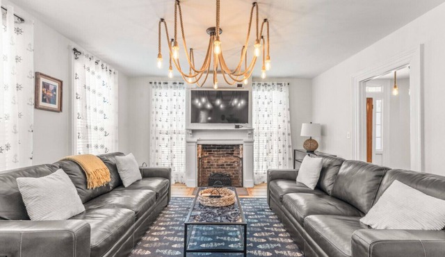 Historic Home, Walk to Seaport & Downtown