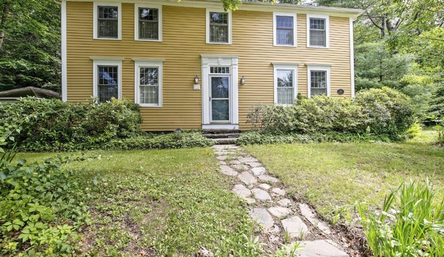 Historic Huntington Home - Walk to Westfield River